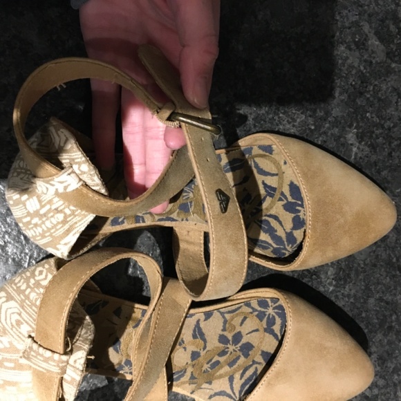 Flats - Picture 2 of 5